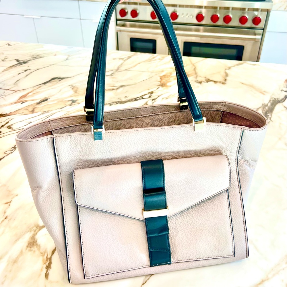 kate spade Gray Tote Bag with Structured Shape and Sturdy Handles